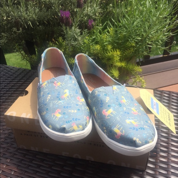 Rare Unicorn TOMS size 4.5 (Kids) - Picture 2 of 3